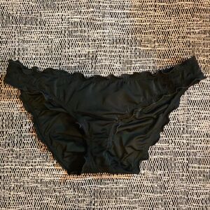 Victoria’s Secret Black Bikini Bottom Size Large Ruched Scrunch Back Swim